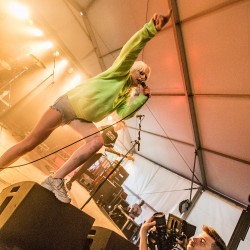 Amyl-and-the-Sniffers_Maifeld-Derby-2019__Andreas-Worister-6