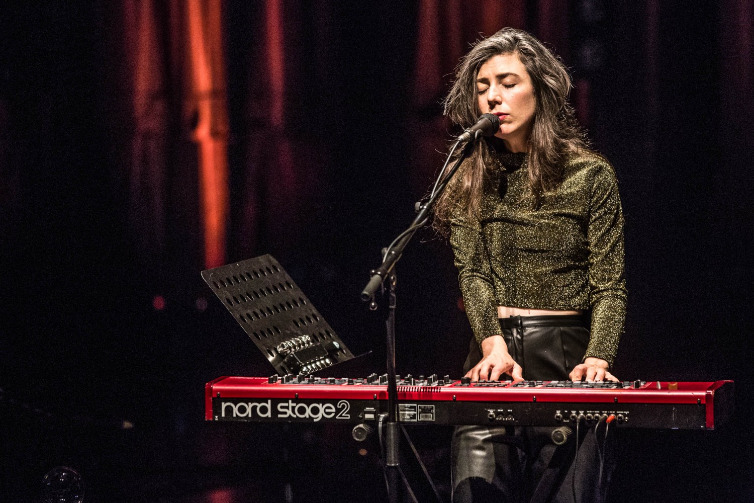 Julia-Holter-2.jpg