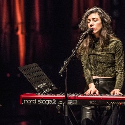 Julia-Holter-2