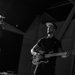 Sam_Chalcraft_Acoustic-Qlash3__Andreas-Worister-4