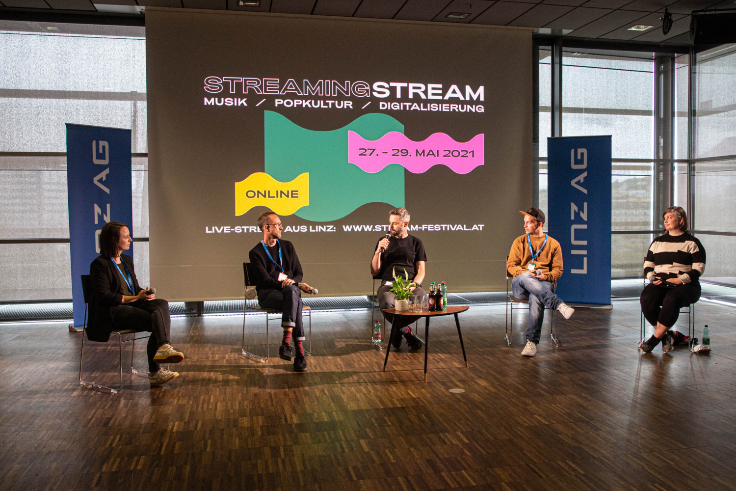 StreamFestival2021TalkoDonnerstag_subtext_LisaLeeb-1-von-21-2.jpg