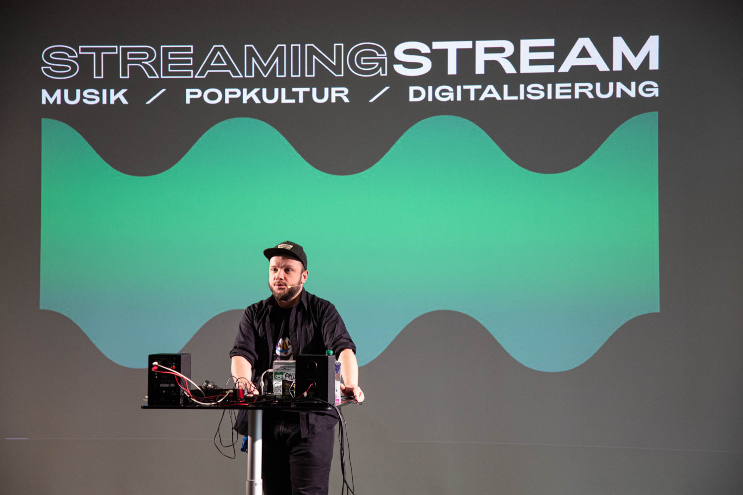 StreamFestival2021TalkoDonnerstag_subtext_LisaLeeb-1-von-21-20.jpg