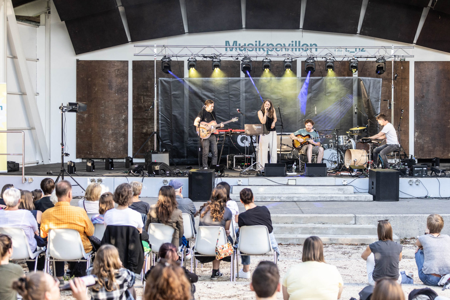 Anna-Katt-Hikee-Bikini--Musikpavillon-Linz_5752.jpg