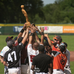 WET_20220606_9627---Victory-Ceremony---Finkstonball-XXIII-Athletics-Ballpark-Attnang-Puchheim