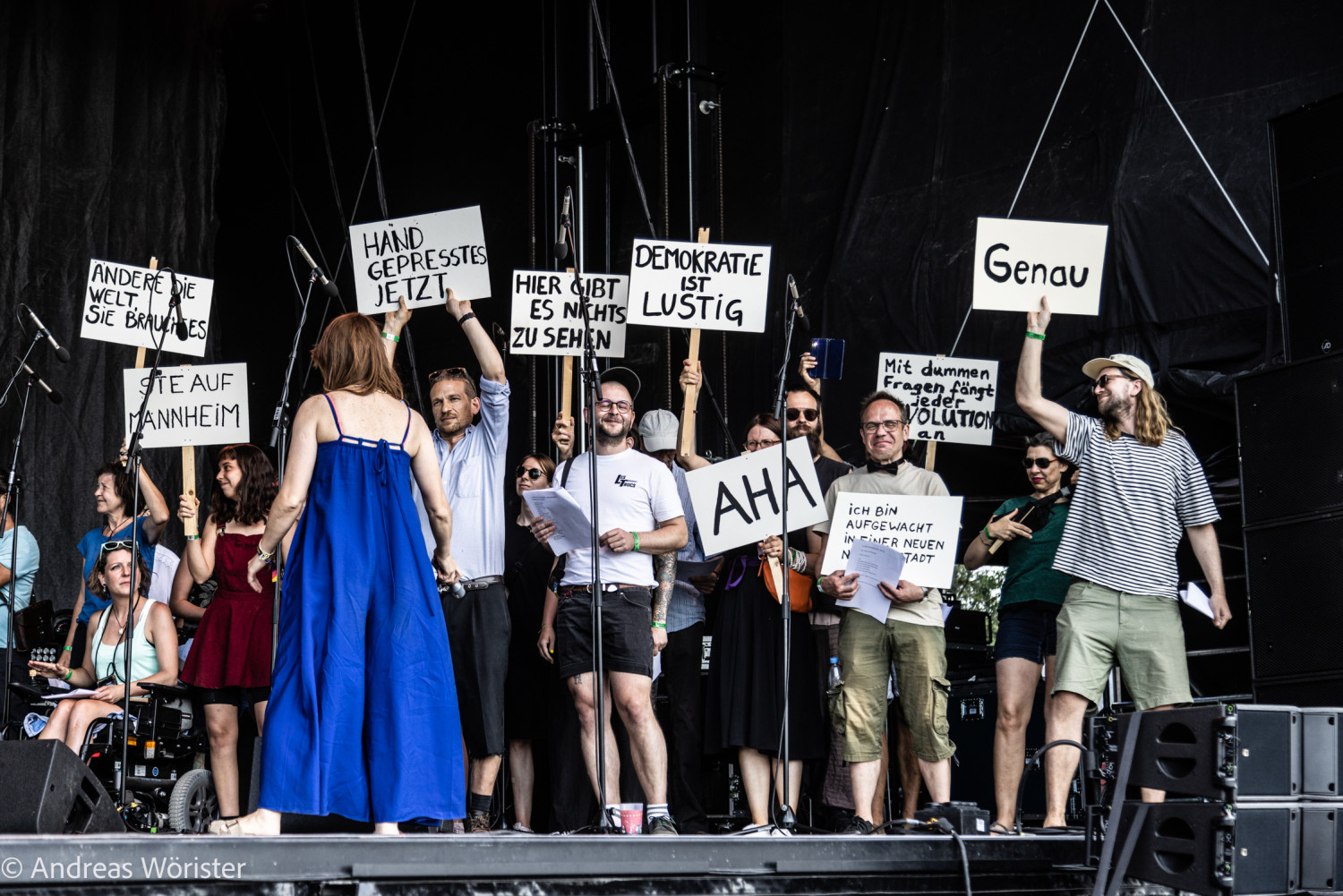 Chor-fur-Menschen-die-nicht-singen-konnen_Maifeld-Derby-Festival-2023--Andreas-Worister---subtext.at-3.jpg