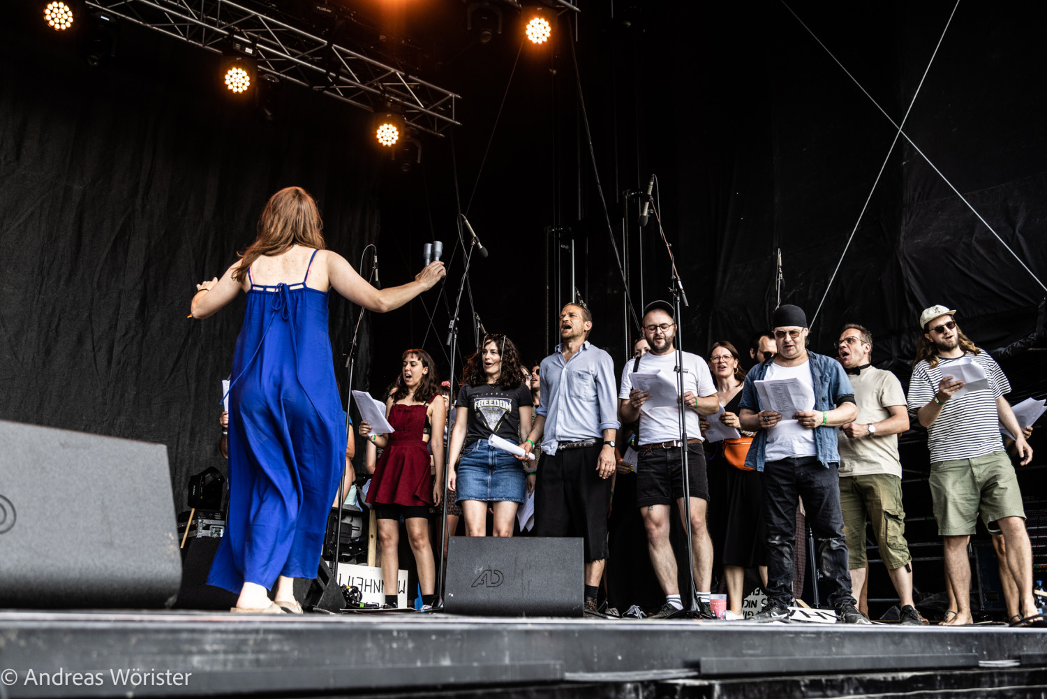 Chor-fur-Menschen-die-nicht-singen-konnen_Maifeld-Derby-Festival-2023--Andreas-Worister---subtext.at-4.jpg