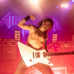 Airbourne-Red-Machete_6127-Verbessert-RR