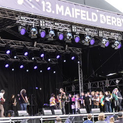 Chor-fur-Menschen-die-nicht-singen-konnen--Maifeld-Derby-Festival-2024_Copyright-Andreas-Worister-5